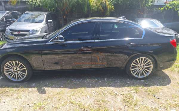 BMW 328i CKD