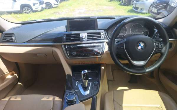 BMW 328i CKD