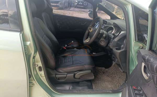 HONDA JAZZ GE8 1.5 E