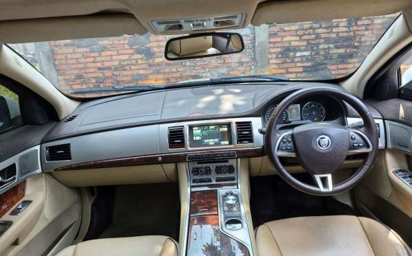 JAGUAR XF 2.0
