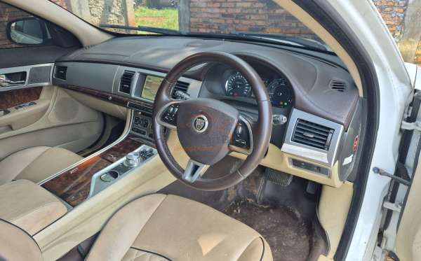 JAGUAR XF 2.0
