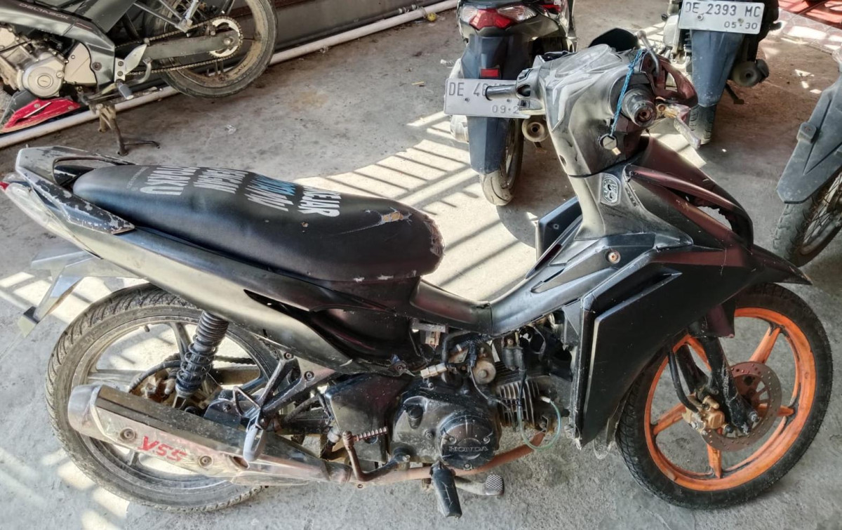 HONDA BLADE R