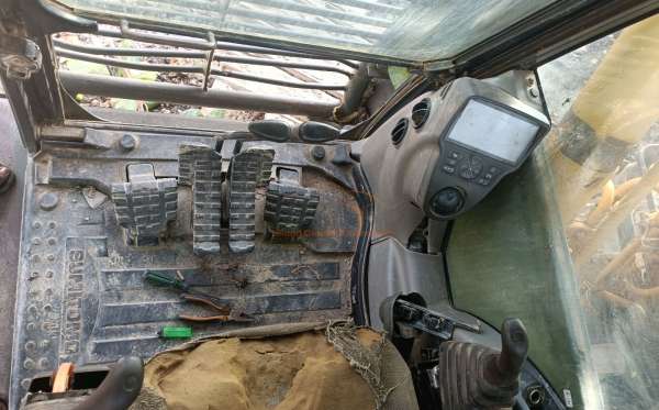 SUMITOMO EXCAVATOR SH210F-6