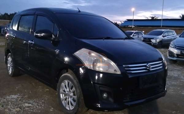 SUZUKI  ERTIGA  SDX