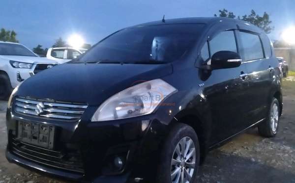 SUZUKI  ERTIGA  SDX