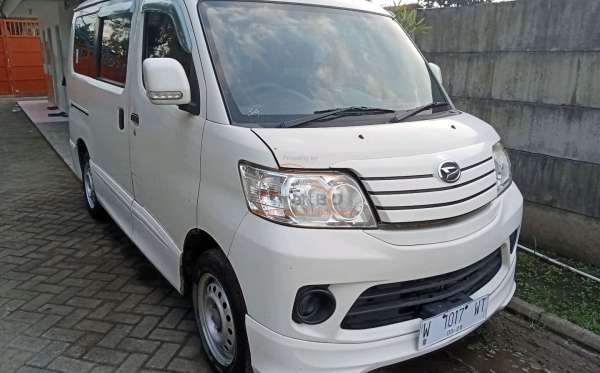 DAIHATSU LUXIO D