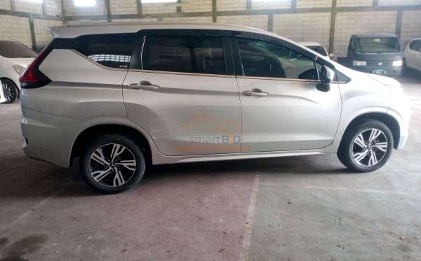 MITSUBISHI XPANDER SPORT