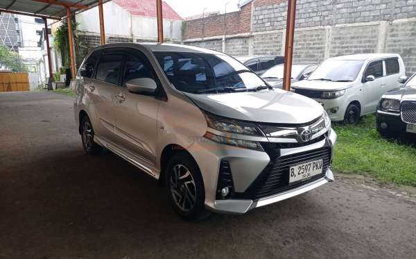 TOYOTA AVANZA VELOZ