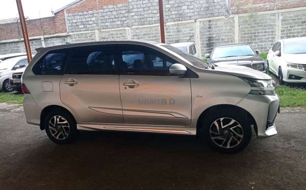 TOYOTA AVANZA VELOZ