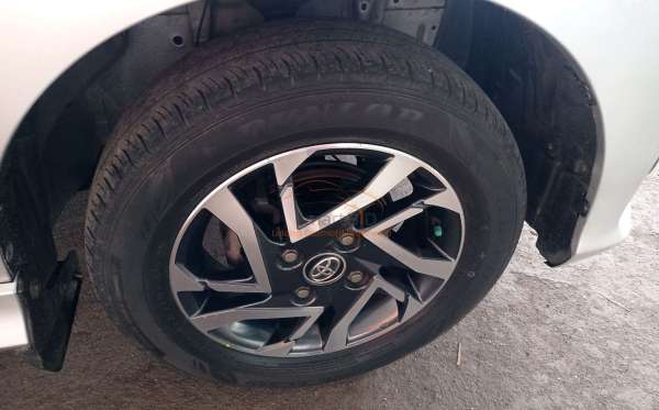 TOYOTA AVANZA VELOZ