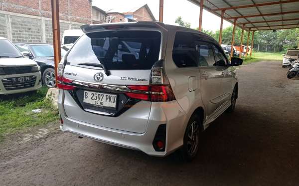 TOYOTA AVANZA VELOZ