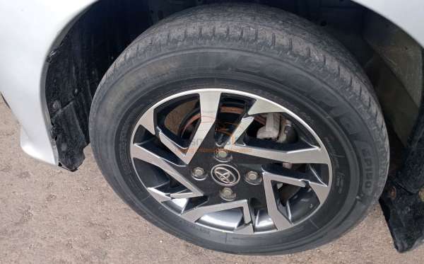 TOYOTA AVANZA VELOZ
