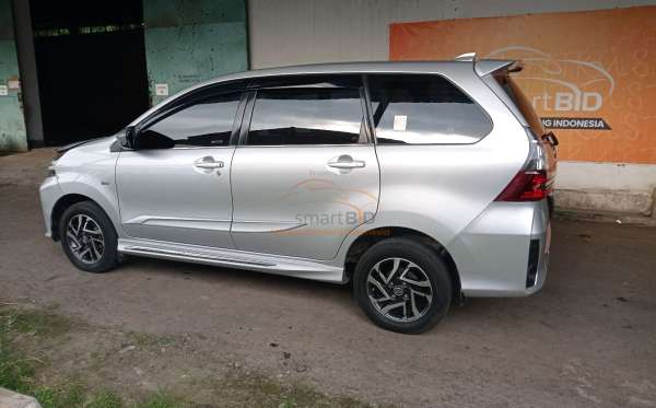 TOYOTA AVANZA VELOZ