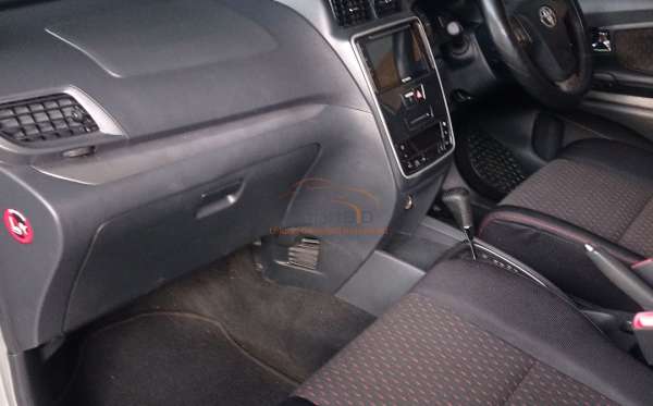 TOYOTA AVANZA VELOZ