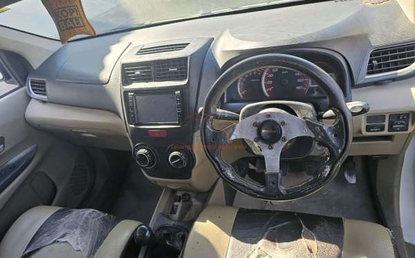 TOYOTA  AVANZA  G