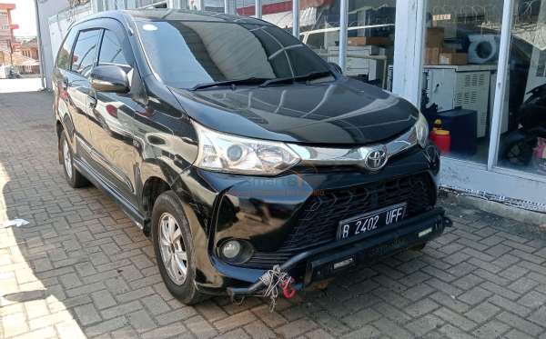 TOYOTA AVANZA VELOZ