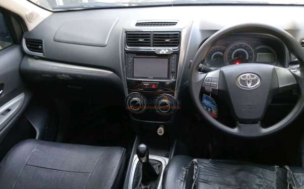 TOYOTA AVANZA VELOZ