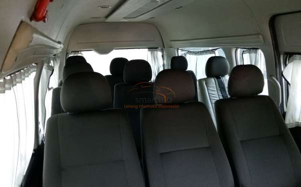 TOYOTA HI ACE COMMUTER