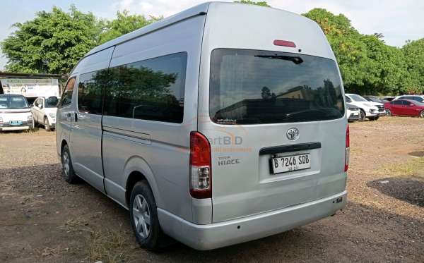 TOYOTA HI ACE COMMUTER