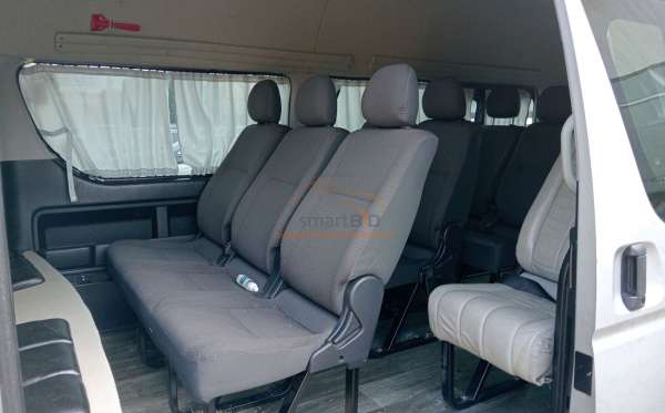 TOYOTA HI ACE COMMUTER