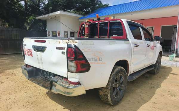 TOYOTA HILUX 2.4G DC 4X4