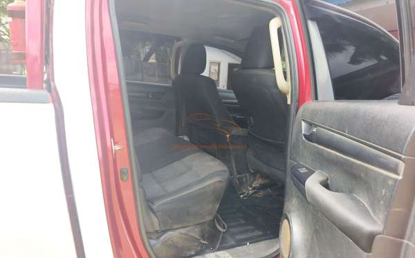 TOYOTA HILUX 2.4G DC 4X4