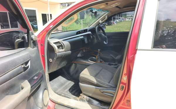 TOYOTA HILUX 2.4G DC 4X4