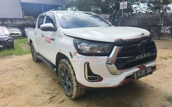 TOYOTA HILUX 2.4G DC 4X4