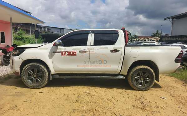 TOYOTA HILUX 2.4G DC 4X4