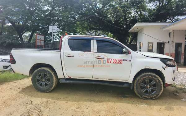 TOYOTA HILUX 2.4G DC 4X4