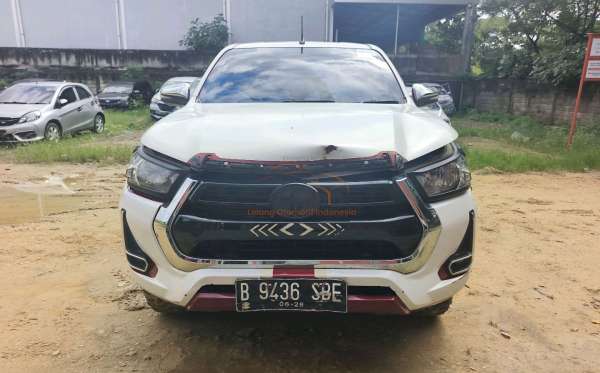 TOYOTA HILUX 2.4G DC 4X4