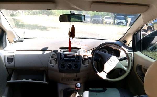 TOYOTA INNOVA G