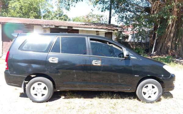 TOYOTA INNOVA G
