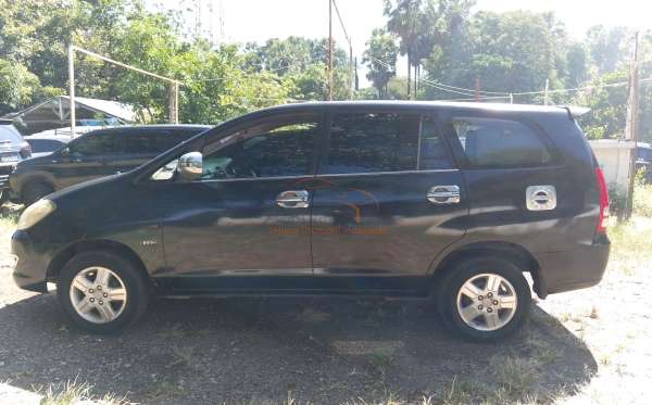 TOYOTA INNOVA G