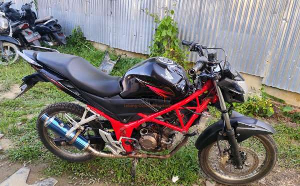 HONDA CB 150 R STREET FIRE