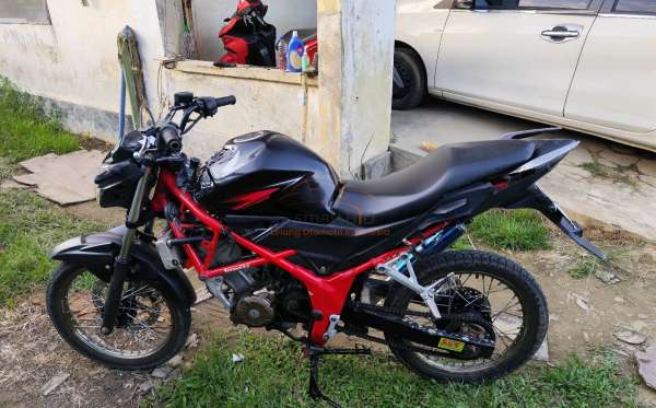 HONDA CB 150 R STREET FIRE