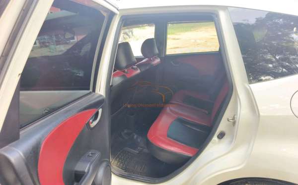 HONDA JAZZ GE8 1.5 E
