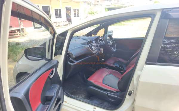 HONDA JAZZ GE8 1.5 E