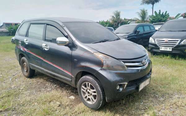 TOYOTA AVANZA