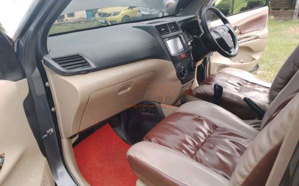TOYOTA AVANZA