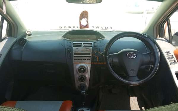 TOYOTA YARIS E
