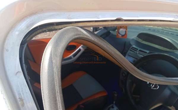 TOYOTA YARIS E