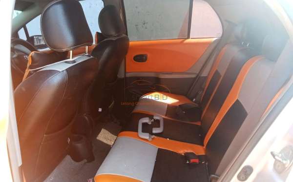 TOYOTA YARIS E
