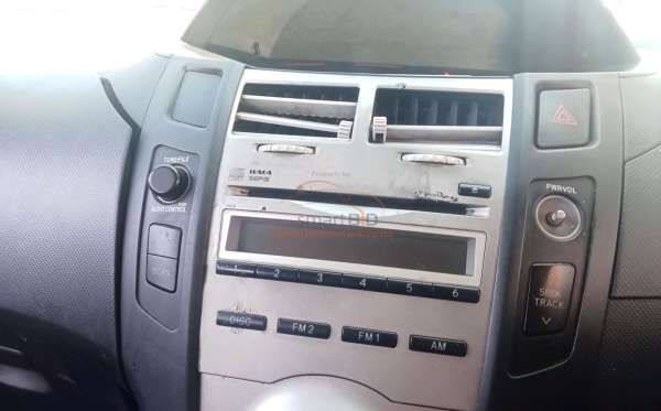 TOYOTA YARIS E
