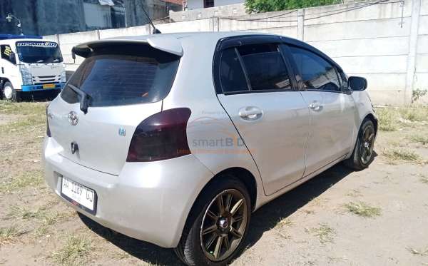 TOYOTA YARIS E