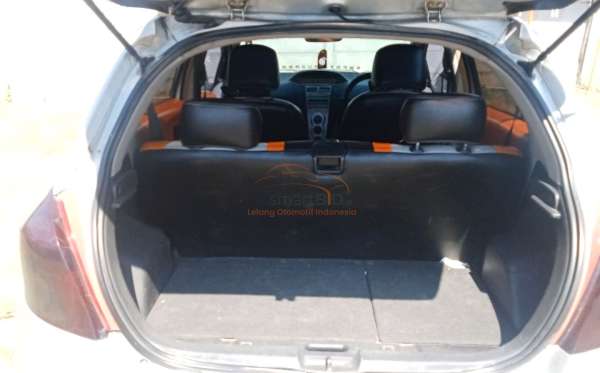 TOYOTA YARIS E