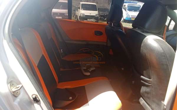 TOYOTA YARIS E