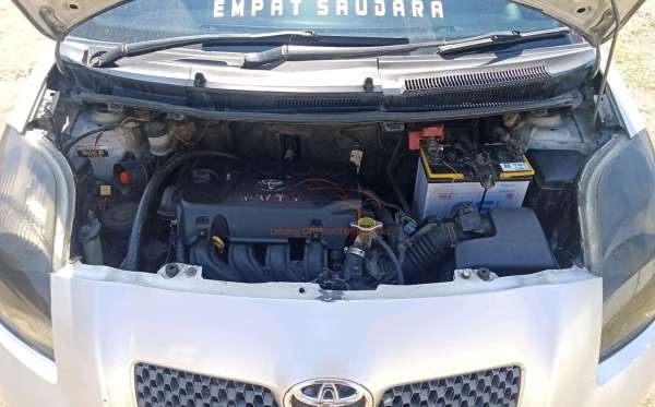 TOYOTA YARIS E