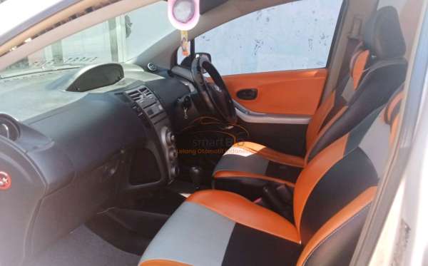 TOYOTA YARIS E