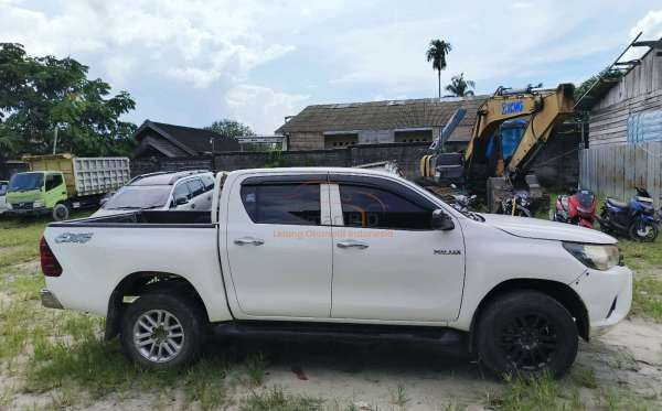 TOYOTA HILUX 2.4G DC 4X4